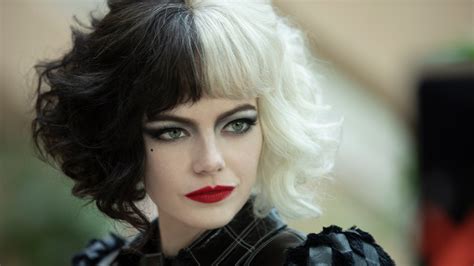 Emma Stone Cruella Poster : Emma Stone Is An Edgy Cruella De Vil In First Cruella Trailer ...