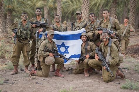 Pin by Jacquelyn Nunez-Bauer on Israeli men | Military service, Defend ...