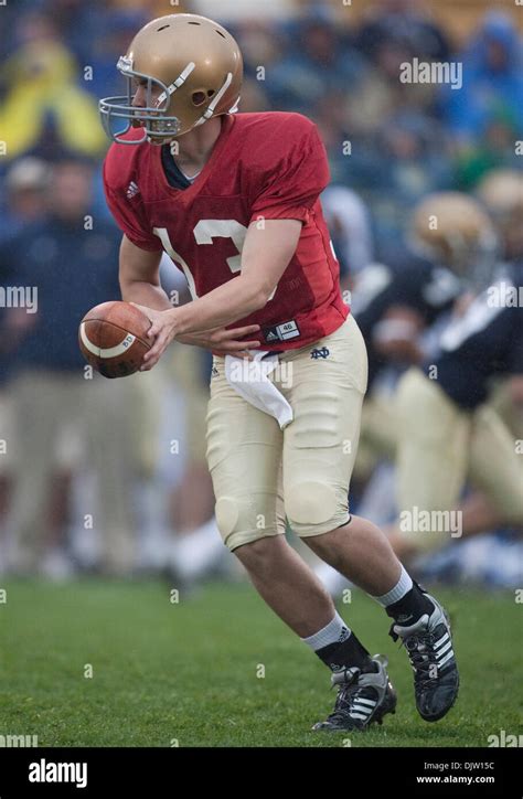 Notre Dame Quarterback Tommy Rees (#13) ready for handoff during Blue ...