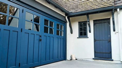 Bifold Garage Doors Services in California | Tungsten Royce