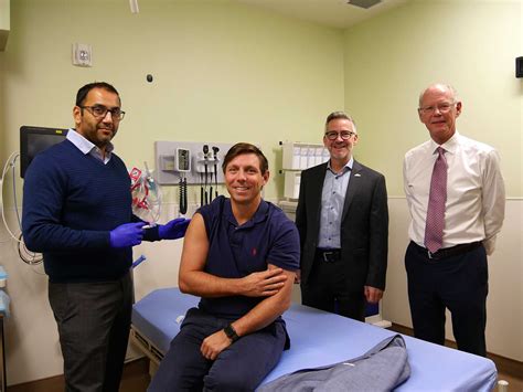 Brampton Mayor Patrick Brown rolls up his sleeves to fight the flu ...