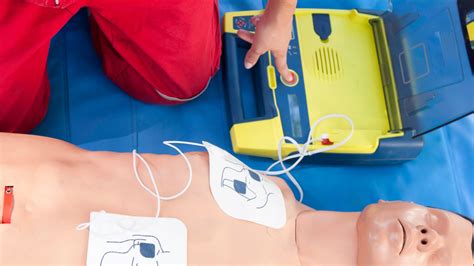 CPR vs AED: Understanding Life-Saving Differences