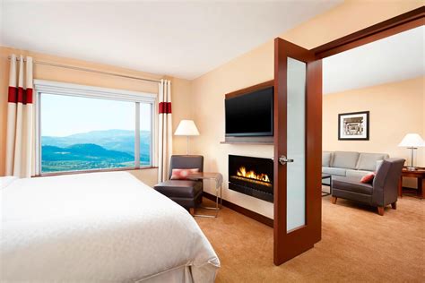 Kelowna Hotels with Indoor Pools | Four Points by Sheraton Kelowna Airport