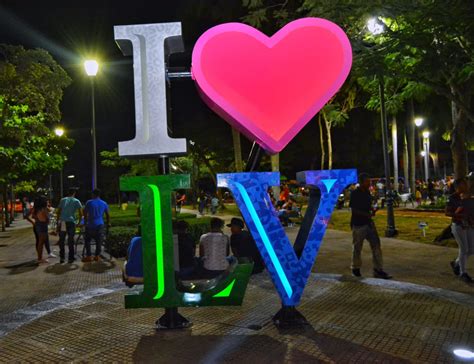 EL ALCALDE DE LA VEGA ING. KELVIN CRUZ ENTREGA EL PARQUE PADRE FANTINO ...