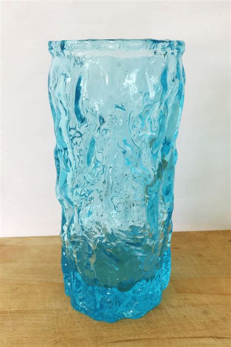 Vintage Turquoise Textured Glass Vase | Etsy UK | Glasvase, Vintage vasen, Dekorative vasen
