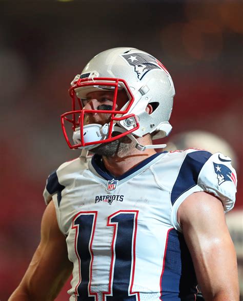 MRI Confirms "Complete ACL Tear" For Patriots WR Julian Edelman