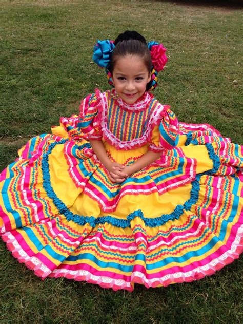 Ballet folklórico dress origin is from Jalisco, Mexico | Folklorico ...