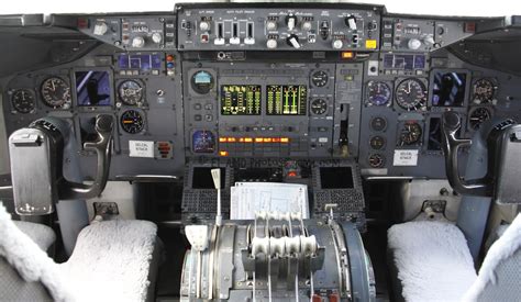 Klm boeing 747 cockpit - southernshery