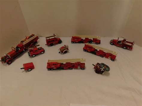 Lot - Lot Vintage Matchbox Fire Engines