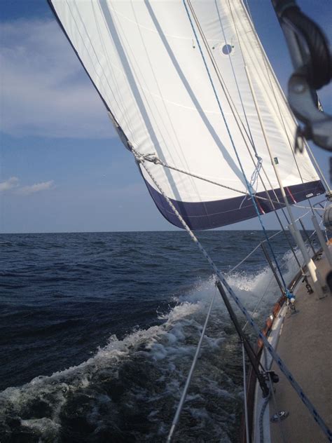 Tartan sailboat in Mississippi Sound. | Segelboote, Segel, Boote