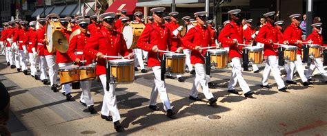 File:Marching band drummers in parade at Texas State Fair 2007.jpg ...