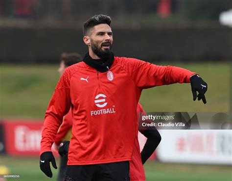 Olivier Giroud of AC Milan in action during a AC Milan training... News ...