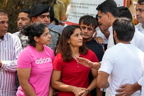 Wrestlers protest | Delhi Police make adequate security arrangements at protest site in view of ...