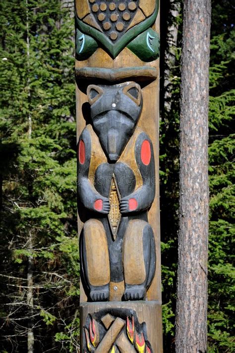 Bear Clan Carving on the Totem Pole at the East Gate, Algonquin Park ...