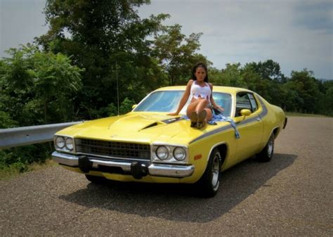 1973 Plymouth Road Runner Autographed by DAISY DUKE & BO DUKE/John ...