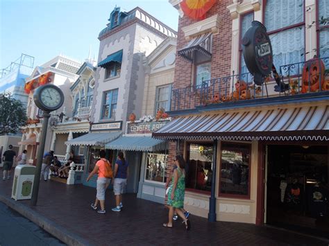 1,000 Pictures of Disneyland - Main Street Shops