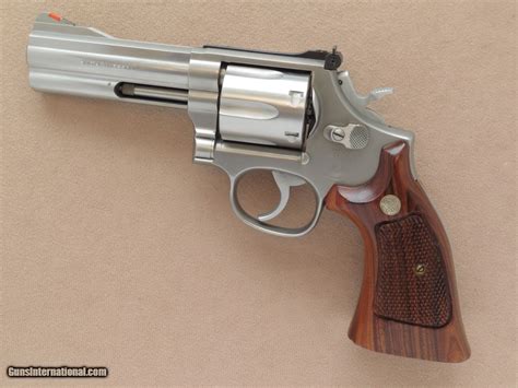 Smith & Wesson Model 686 Distinguished Combat Magnum, Cal. .357 Magnum ...