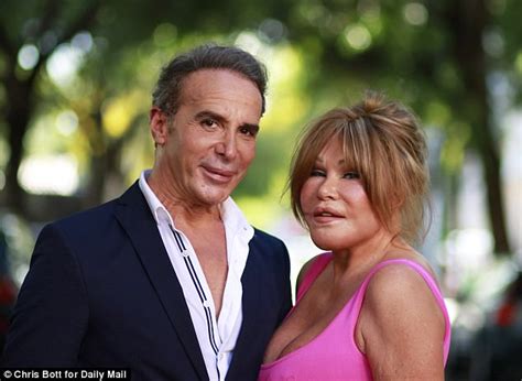 'Catwoman' Jocelyn Wildenstein gets 32-carat diamond ring | Daily Mail ...