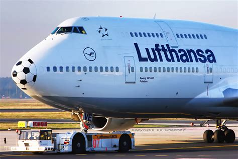 Lufthansa Boeing 747-400 with Soccer Nose (D-ABVE) | Flickr