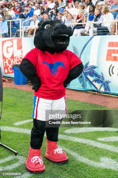 Smu Mascot Peruna Photos and Premium High Res Pictures - Getty Images