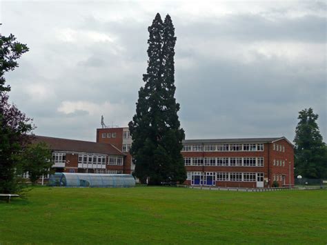 Broadwater School, Farncombe © Jonathan Billinger :: Geograph Britain and Ireland