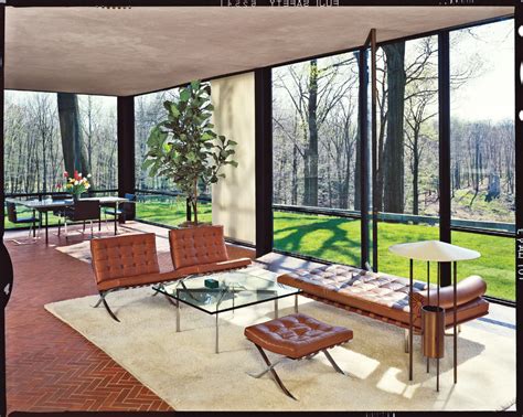 The Story Behind Mies van der Rohe's Iconic Barcelona Chair | Bauhaus ...