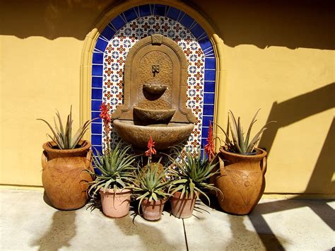 Our courtyard fountain with blooming aloes in March 2011. | Mexican ...