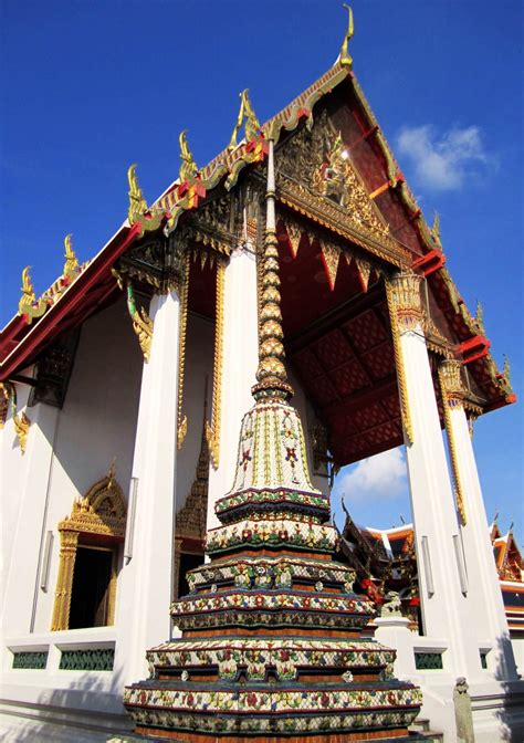 Bangkok Sightseeing: Wat Pho and Wat Phra Kaew - Adventurous Kate