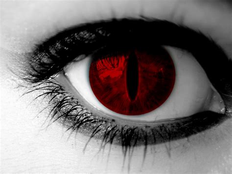 Take A Look At These Gorgeous And Scary Eyes! | Scary eyes, Vampire ...