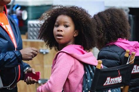 Quvenzhane Wallis on the set of "Annie" | Black actors, Young actors, Quvenzhané wallis