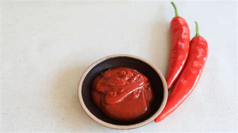 Here's What You Can Substitute For Gochujang