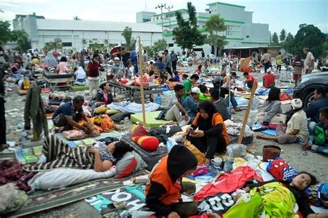 Indonesia Tsunami and Quake Devastate an Island, Killing Hundreds - The ...