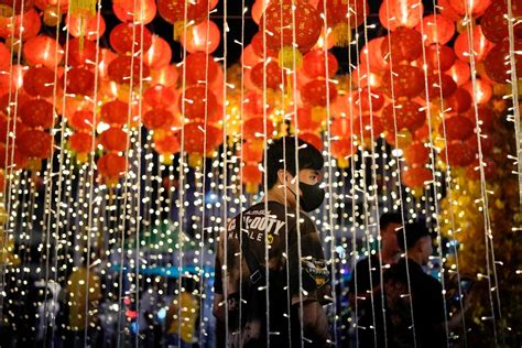 AP PHOTOS: Lunar New Year In The Philippines Draws Crowds To One Of The World's Oldest ...