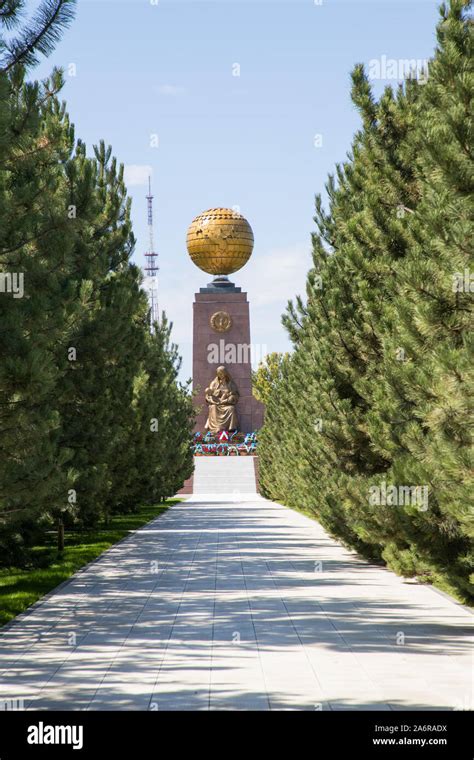 independence square tashkent uzbekistan Stock Photo - Alamy