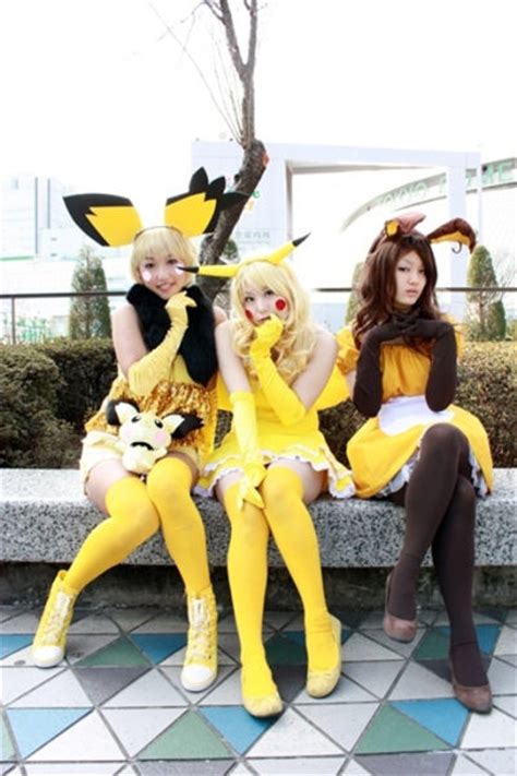 Cute Cosplay Girls in Pokemon Costumes (43 pics)