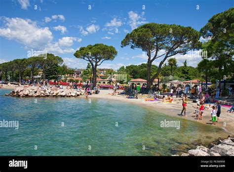 Lazise beach hi-res stock photography and images - Alamy