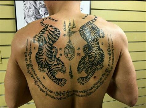 Yant Suea The two tigers | Sak yant tattoo, Tiger tattoo, Tiger tattoo ...
