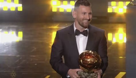 Ballon d'Or : Messi "oublie" de remercier le PSG