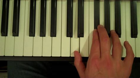 How To Play a D7 Chord on the Piano Acordes - Chordify