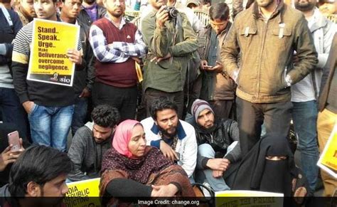 Missing JNU Student Najeeb Ahmed's Mother Stages Protest In Lucknow