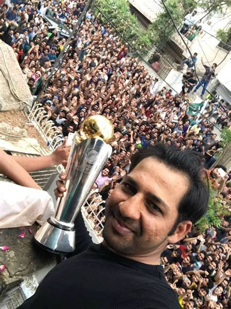 Huge Crowd Spotted at Captain Sarfaraz outside Home after winning ...