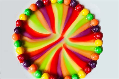 Melting skittles experiment - Rainbow craft