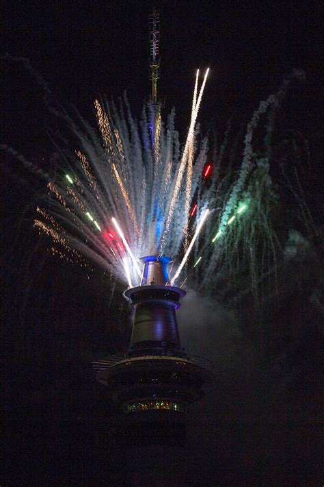 Video: Sky Tower fireworks marks the start of 2017 | Newshub