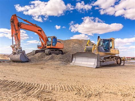 The Benefits of Buying Used Construction Equipment Online - Tagamanent