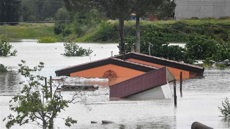 Italy flooding: 8 dead as floods hit Emilia; Imola F1 race canceled