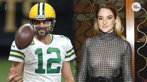 Aaron Rodgers thanks 'fiancee' Shailene Woodley upon accepting award ...