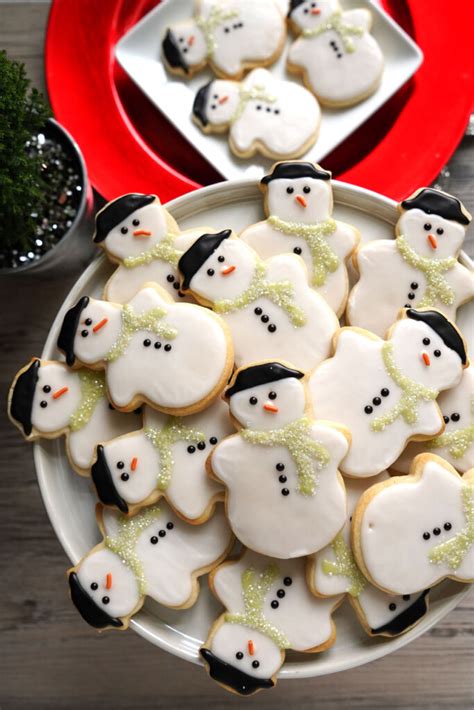 Snowman Sugar Cookies (Step by Step Decorating with Video) | DessArts