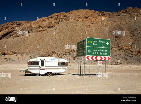 Border post between South Africa at Sendelingsdrift and Namibia at Rosh Pinah Stock Photo - Alamy