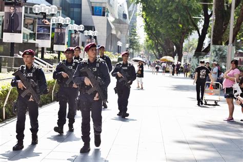 Officers from Singapore's Police Special Operations Command on a deterrence patrol. [1440x960 ...