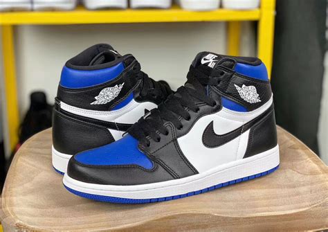 2020 Air Jordan 1 Retro High OG "Royal Toe" | [Release Details]